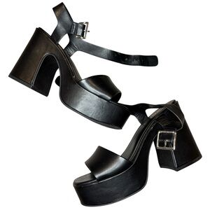 Soda block heels black size 6.5